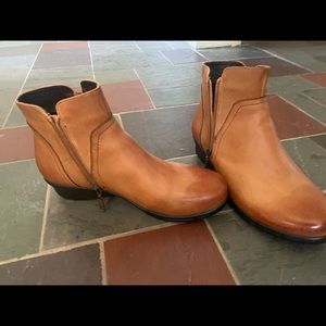 Ankle boots, size 10 wide width
